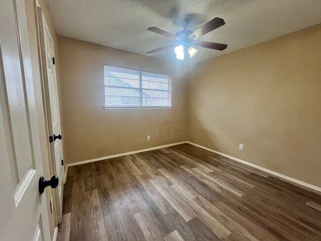 Building Photo - 119 S 5th St