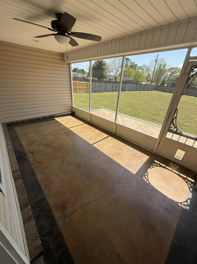 Building Photo - 708 Sandstone Dr