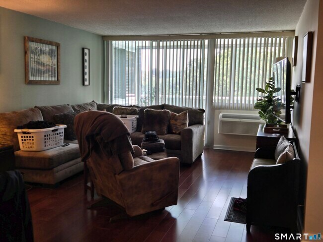 Building Photo - 1 Strawberry Hill Ave