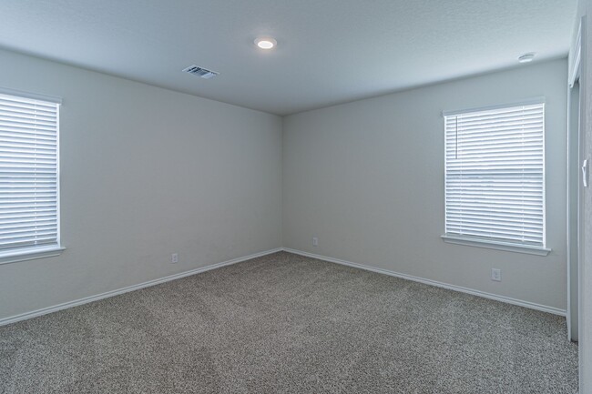 Building Photo - 4 bd/2 ba available NOW!! Wiseman/Talley F...