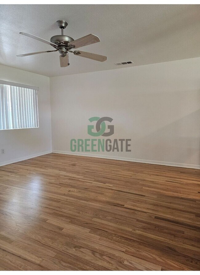 Building Photo - AVAILABLE NOW!! 3 Bedroom 2 Bath Home in Tracy!