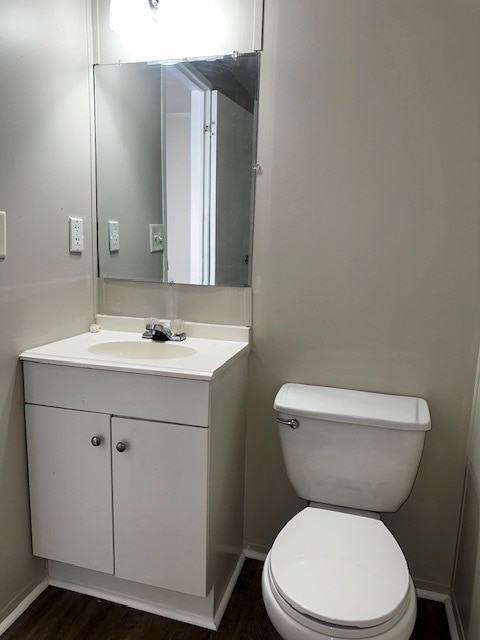 Building Photo - 605 Aster Bend