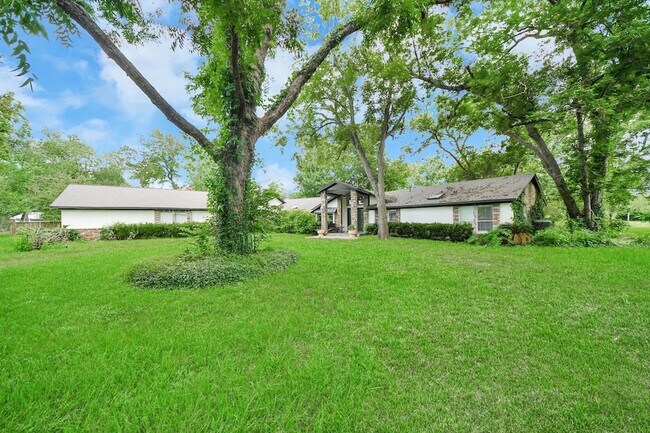 Building Photo - 4126 Pecan Bend Dr