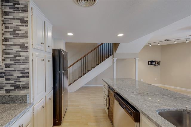Building Photo - 426 Yacht Club Dr