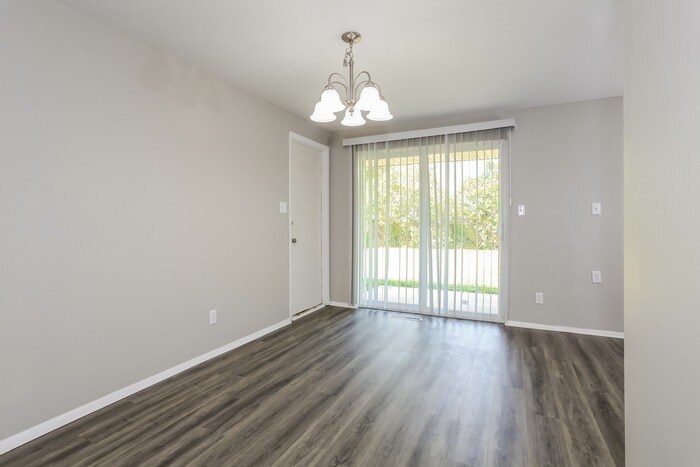 Building Photo - 864 Tivoli Ln