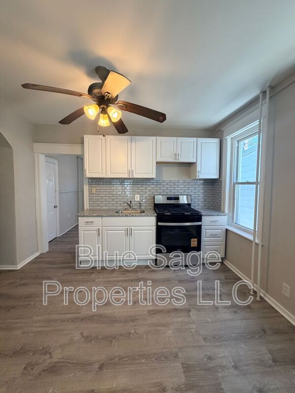 Building Photo - 425 Pusey Ave