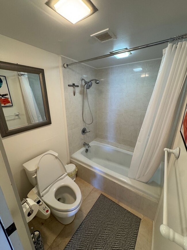 Building Photo - Luxury High-Rise Living with Panoramic Ocean Views at Yacht Harbor Towers