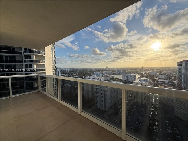 Building Photo - 1830 S Ocean Dr