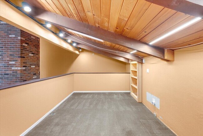 Building Photo - RIVERFRONT CONDO IN LONGVIEW