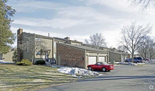 Building Photo - Woodvale Townhome Condos