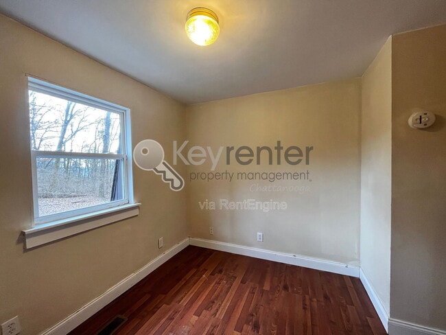 Building Photo - 1461 Palisades Rd