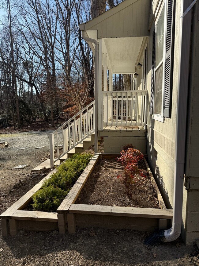Building Photo - 925 Shady Lawn Rd