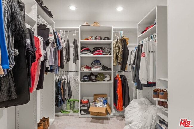 Building Photo - 4637 Park Dr