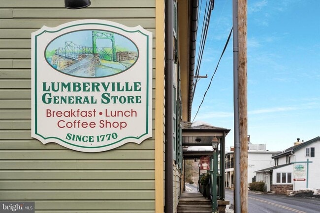 Building Photo - 3741 River Rd