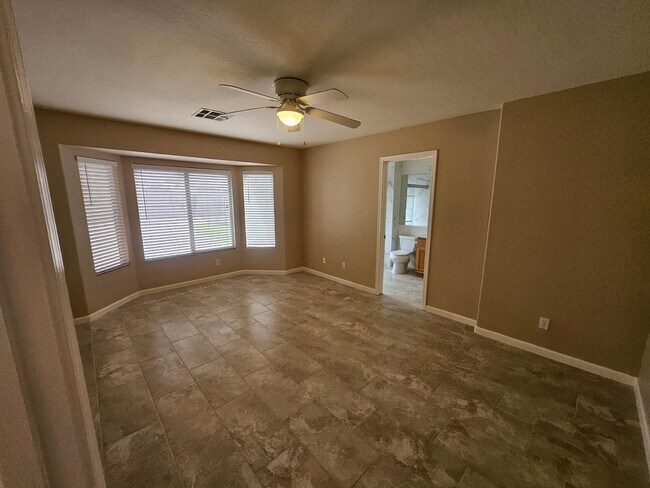 Building Photo - 2863 E Oakland Ct