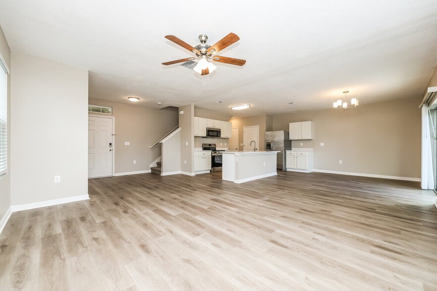 Building Photo - 10430 Whispering Hammock Dr