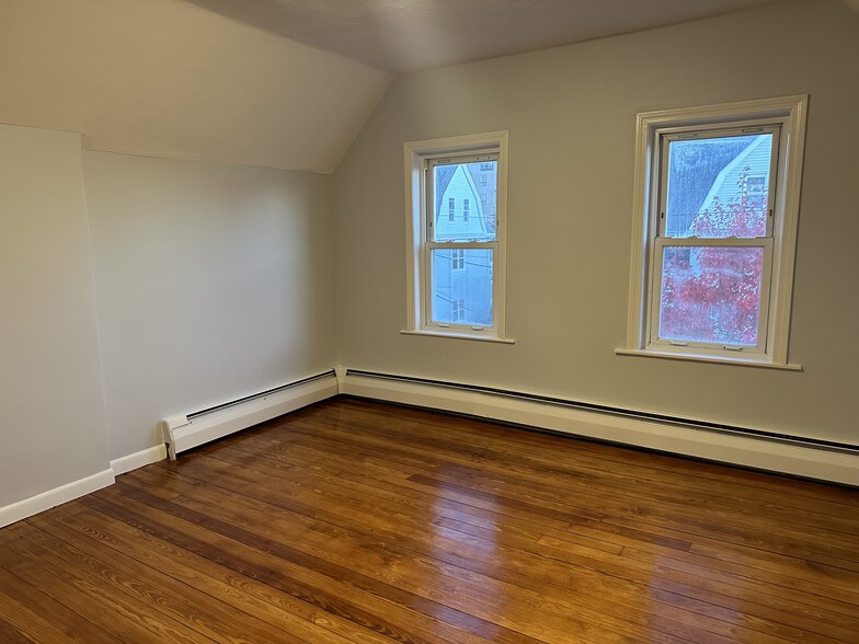 Building Photo - 42 William St