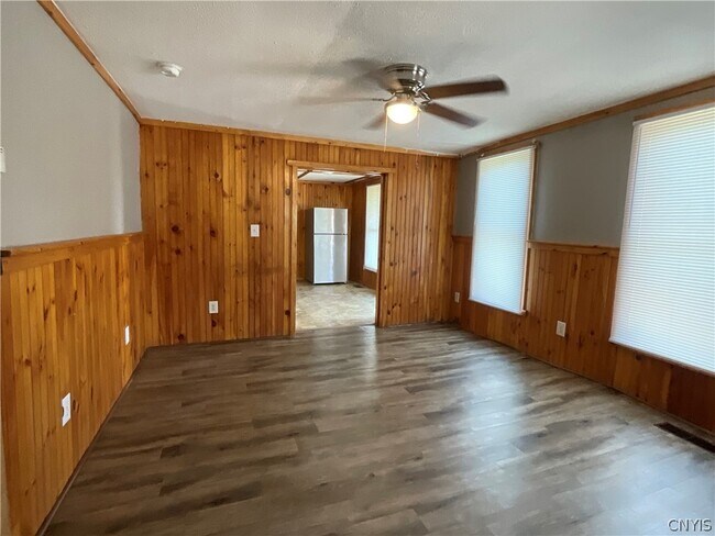 Building Photo - 377 W Main St