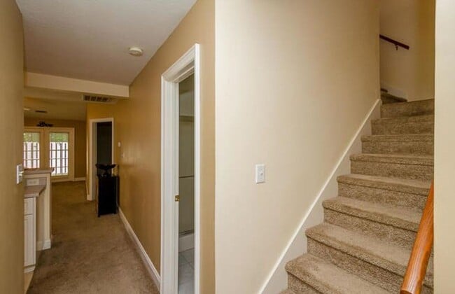 Building Photo - 3 Bed/3Bath Centrally located!!!