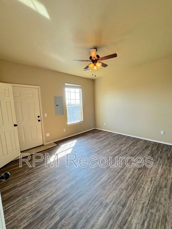 Building Photo - 167 Bison Ct Way