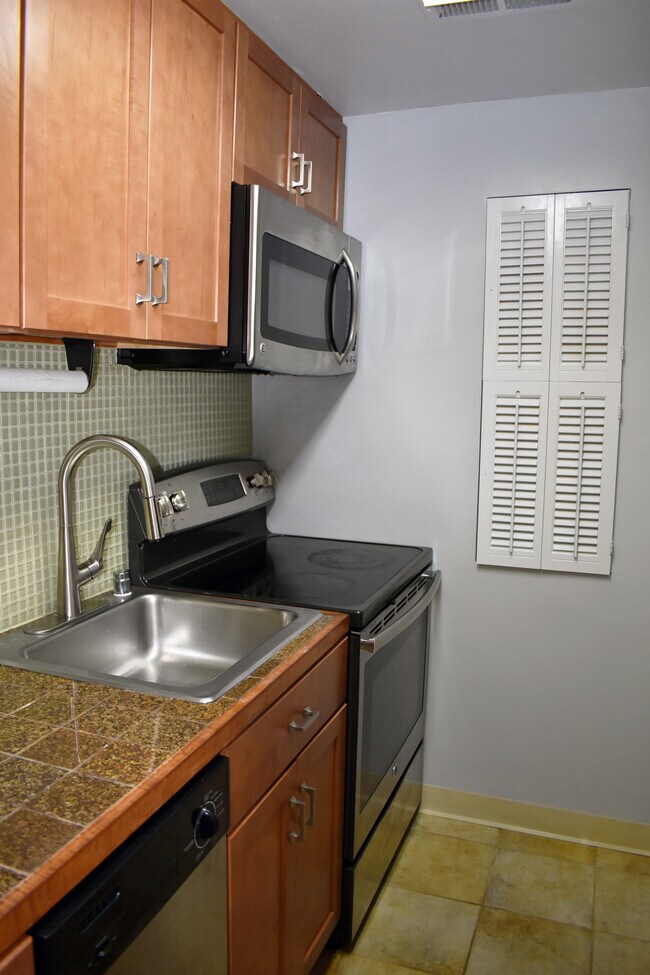 Building Photo - 1728 N. Rhodes St.