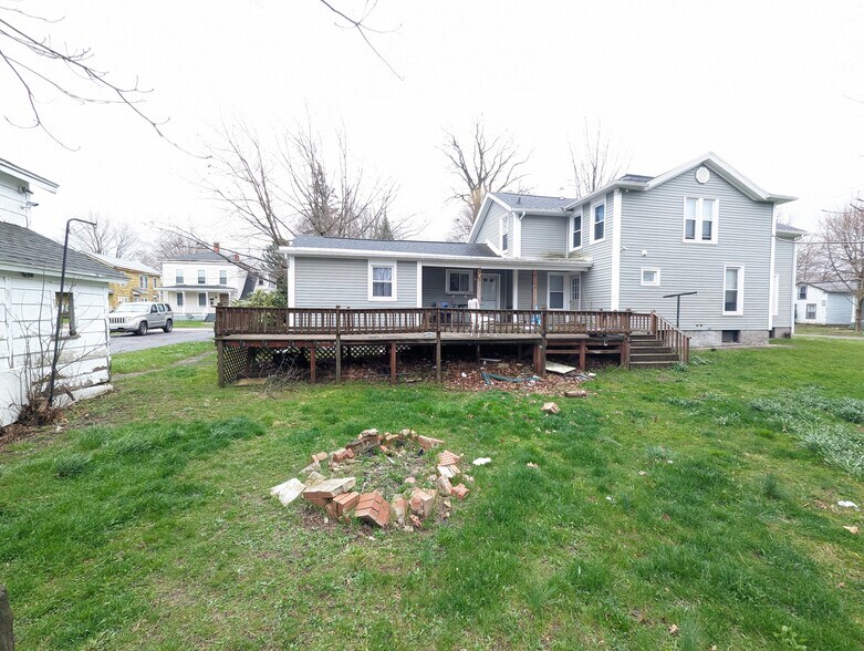 Large Back Deck/Covered Porch - 6 Green St