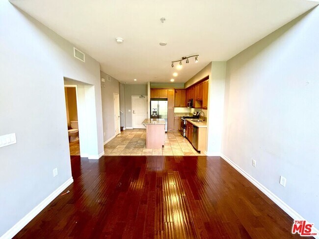 Building Photo - 629 Traction Ave