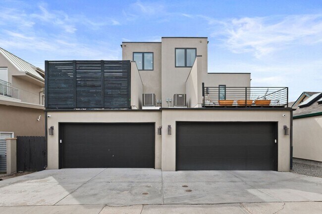 Building Photo - Luxury 4BD, 6BA Cherry Creek Home with 4 Outdoor Spaces