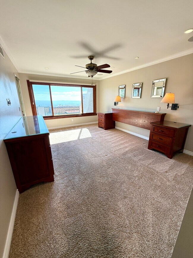 Building Photo - Coveted Highpoint Property