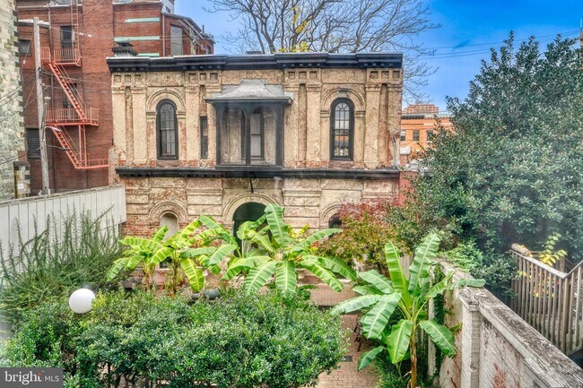 Building Photo - 12 E Mt Vernon Pl