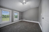 Building Photo - 2 bedroom 1 bath