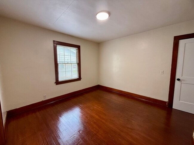 Building Photo - Welcome to this Beautiful Home in Downtown Paragould, AR!