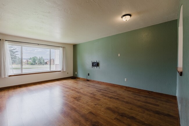 Building Photo - 284 Talisman Dr