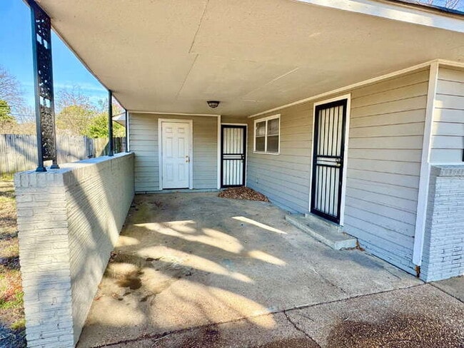 Building Photo - 954 E Holmes Rd