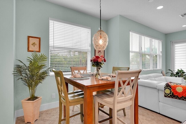 Building Photo - 11240 SW Wyndham Way