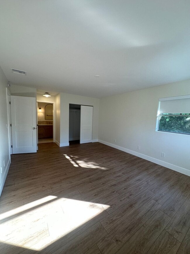 Building Photo - 335 S Grand St