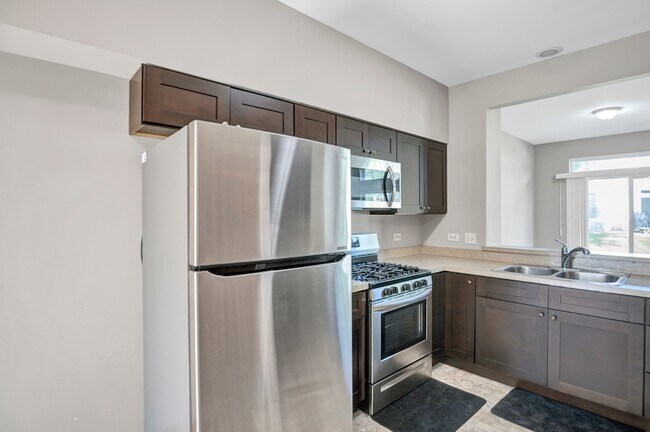 Building Photo - 951 Viewpoint Dr