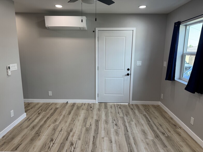 Living Room - 2428 Denver St