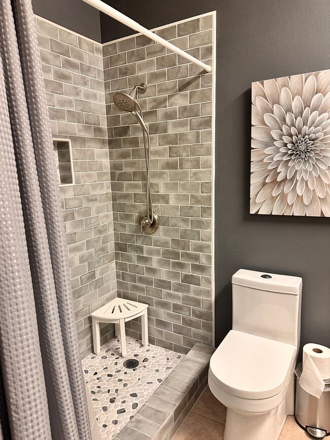 Building Photo - Beachfront Condo