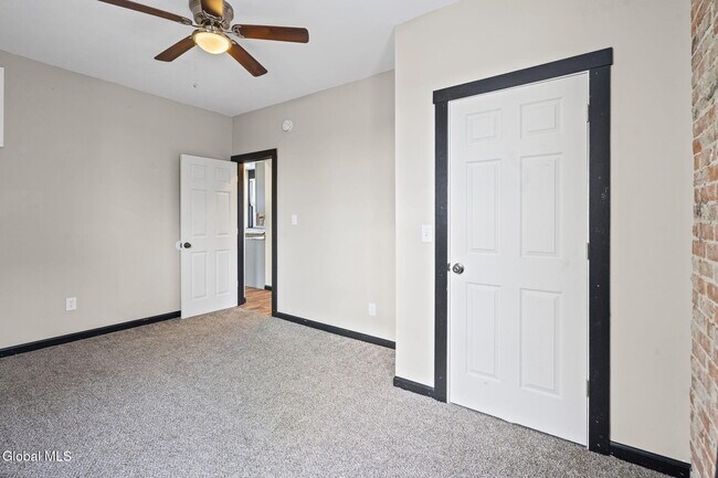 Building Photo - 821 23rd St