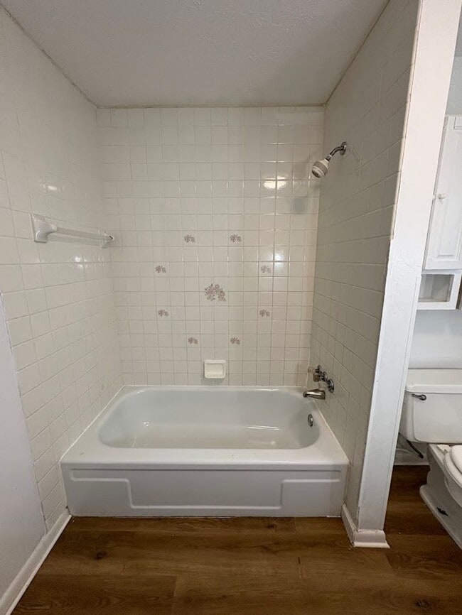 Building Photo - Three bedroom two bathroom home for rent