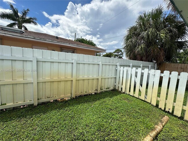 Building Photo - 5901 NE 18th Ave