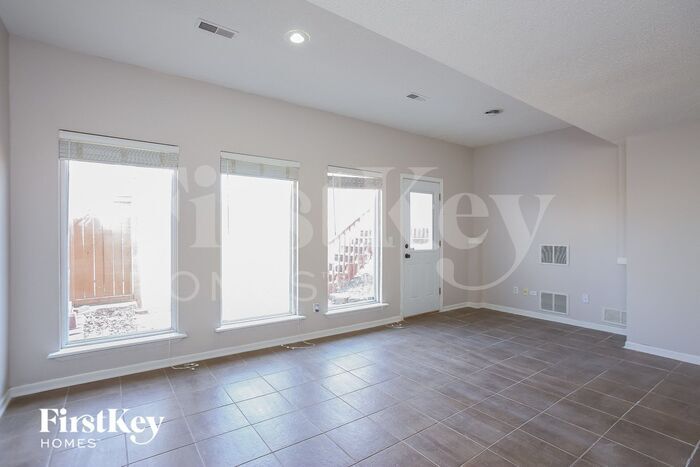 Building Photo - 1158 Blue Bird Ln