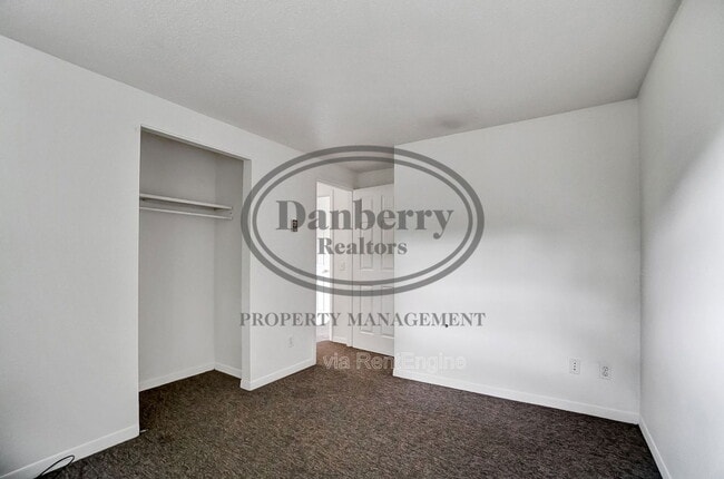 Building Photo - 1006 Ranch Dr