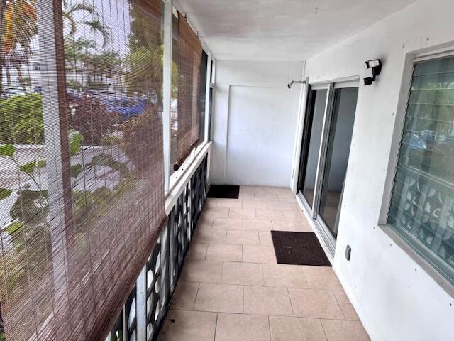 Building Photo - 2151 NE 42nd Ct