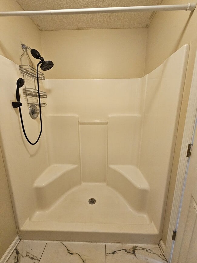 Building Photo - Charm & Convenience