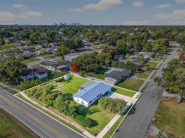 Building Photo - 3034 Touraine Ave