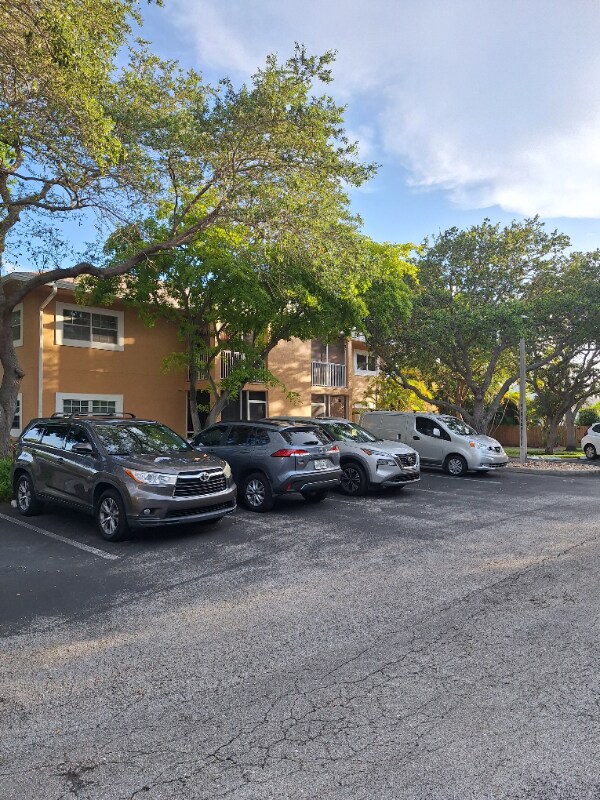Building Photo - 401 SE 10th St