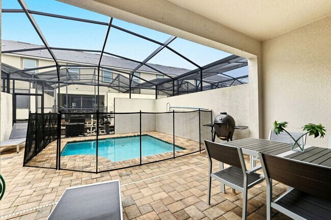 Building Photo - 1552 Carey Palm Cir
