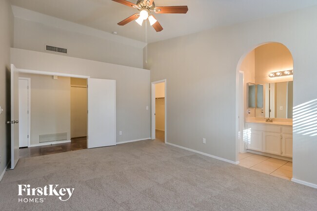 Building Photo - 9550 E Caldwell Dr